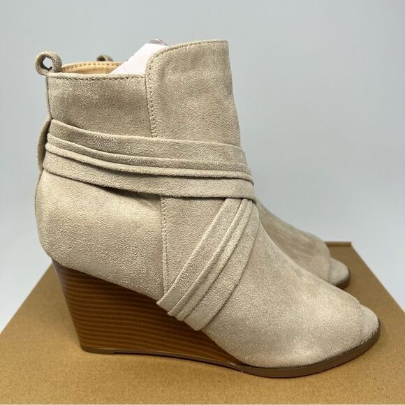 Journee Sabeena Bootie - Picture 3 of 9